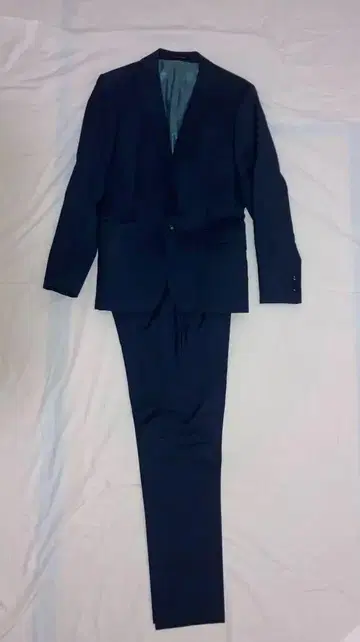 다크 블루 싱글 버튼 수트