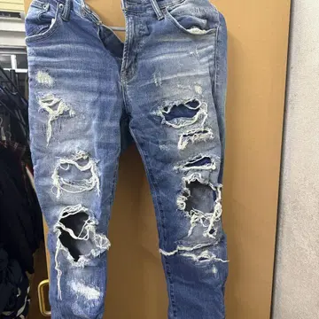 데미지 가공 스키니 데님 라이트 블루