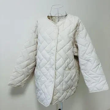 아이보리 퀼팅 자켓