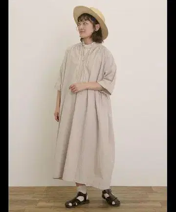 sm2 넥라인 작은 레이스 원피스