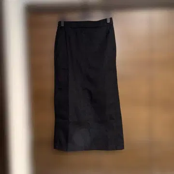 그린 라벨 릴랙싱 블랙 타이트 스커트 뒷 슬릿 밴딩