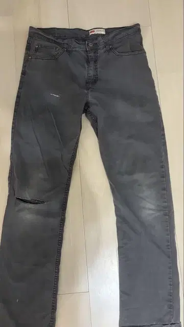 wrangler 다크 그레이 슬림 핏 데님