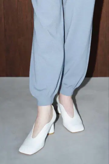 Clane WAVE SQUARE PUMPS 37 소가죽 화이트