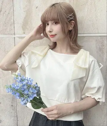 Fi.n.t 숄더 시어 리본 오프숄더 상의