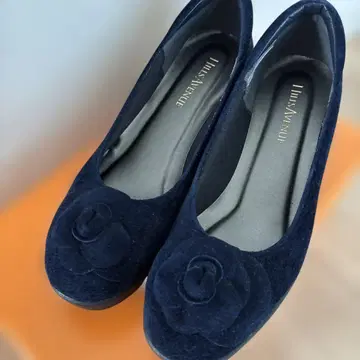힐스 애비뉴 네이비 플랫슈즈