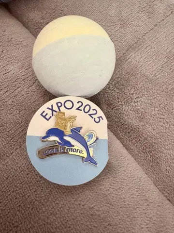 EXPO 2025 돌고래 핀 배지