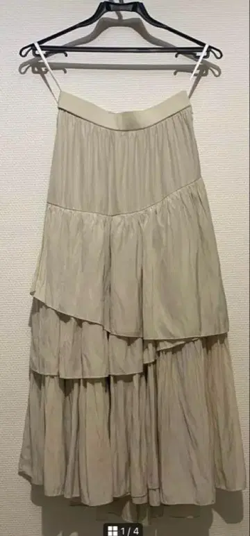 베이지 플레어 스커트 티어드