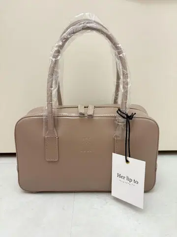 새상품 Herlipto Trois Logo Mini Boston Bag