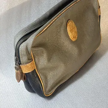 새상품급 CP Company 그레이와 블랙 지퍼 클러치백