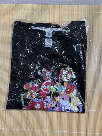 미개봉 새상품 디지털 서커스 T셔츠 블랙 사이즈 130