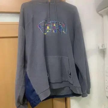 Vaundy 컬러풀 자수 로고 후드 부착 후드티