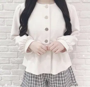 evelyn 오리지널 버튼 페플럼 가디건