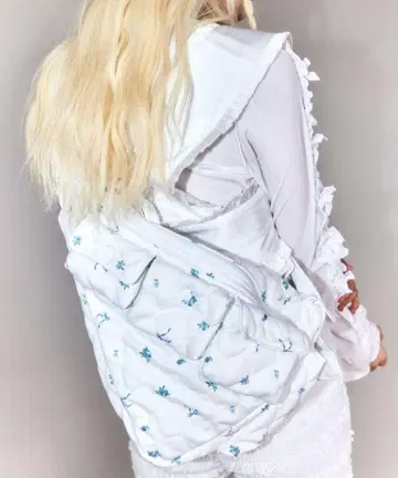 택 포함 새상품 미개봉 Candystripper 이번 시즌 꽃무늬 숄더백