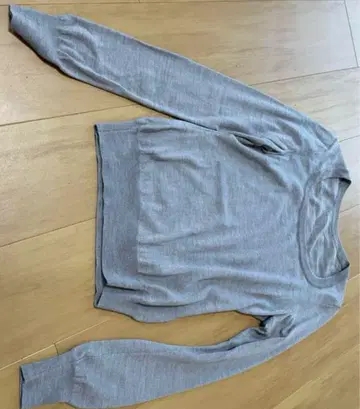 FOXEY 쇄골이 가녀리게 보이는 폭시만의 깔끔한 스웨터