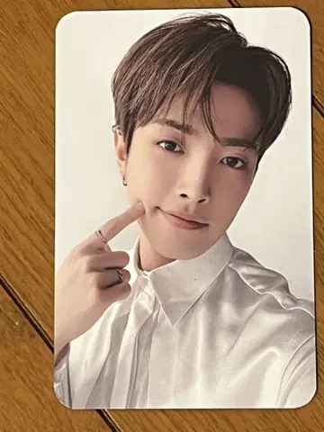 ATEEZ 미국 홍준 트레이딩 카드 POPUP 굿즈 구매 혜택