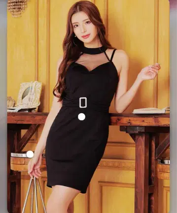 데이지 스토어 블랙 타이트 핏 드레스 스트랩 포함