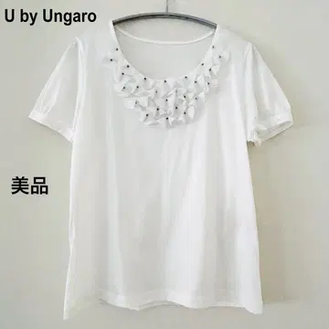 새상품급 U by ungaro 일본제 플라워 모티브 장식 T셔츠 화이트
