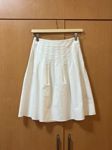 H&M 화이트 플레어 스커트 EUR 32