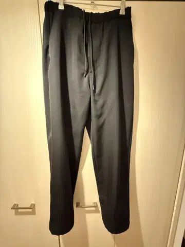 테이퍼드 울 팬츠