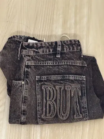BUTTER GOODS APPLIQUE DENIM JEANS