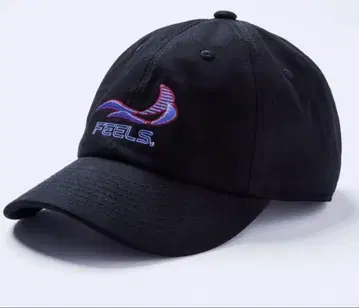 FEELS. LOGO CAP BLACK 스기우에 슈헤이