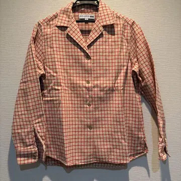 유니클로 빨간색과 베이지색 체크 무늬 버튼 달린 자켓
