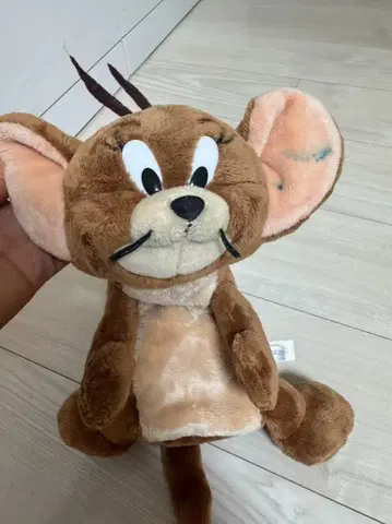 지퍼 달린 브라운색 봉제 인형