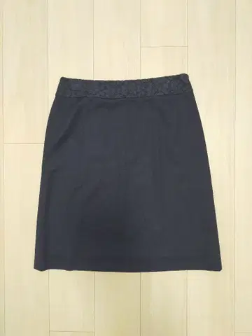 유키토리이 허리 레이스 타이트 스커트
