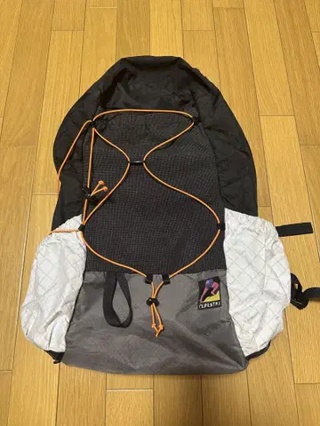 PEDESTRI Whiplash 18L M 블랙 x 화이트 x 그레이