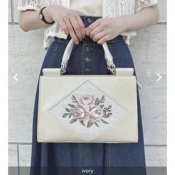 안아더 안제 로즈 자수 토트백