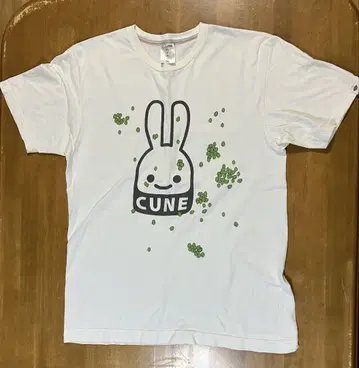 CUNE t셔츠 히츠키무시 패턴