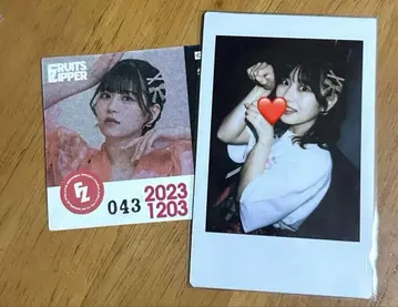 츠키아시 아마네 T셔츠 의상 폴라로이드