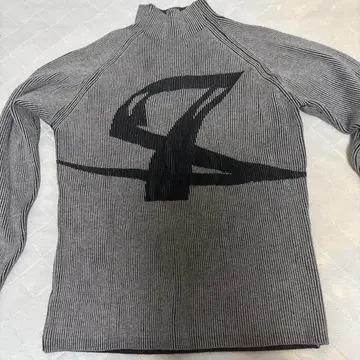 G.E.E.K 니트 스웨터