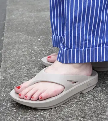 OOFOS 리커버리 샌들 베이지 25cm 사이즈 39