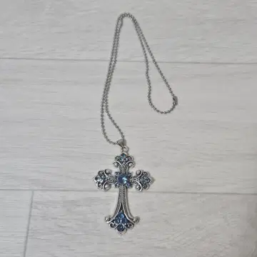 파란 스톤이 달린 십자가 펜던트 목걸이 고딕 앤티크
