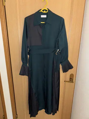 HARE 사이드 플리츠 원피스 그린