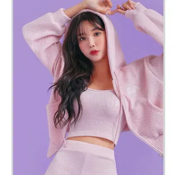 chuu Barbie 로고 핑크 셋업 맨투맨 후드티