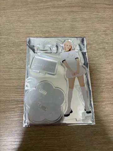 르세라핌 카페 채원 아크릴 스탠드