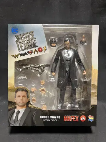 마펙스 MAFEX 블루스 웨인 BRUCE WAYNE