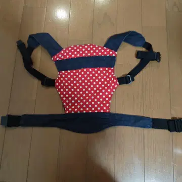 빨간색과 데님 소재의 도트 무늬 아기띠 핸드메이드 소꿉놀이 어린이용
