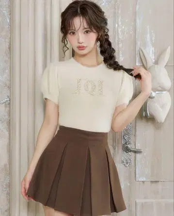 팬시 비즈 DD 로고 니트탑 아이보리