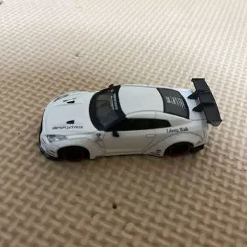 Liberty Walk 매트 화이트 토이저러스 한정판
