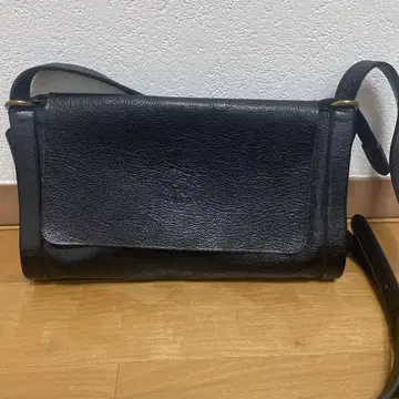 일비종떼 원통형 가죽 숄더백 크로스 바디백