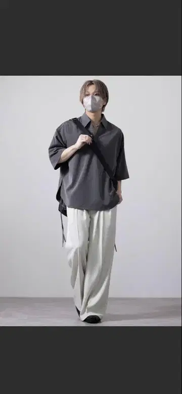 [ CLEL ] 헤링본 TR 반팔 사이드 레이스 스키퍼 셔츠입니다.