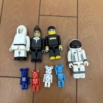 큐브릭 베어브릭 피규어 세트