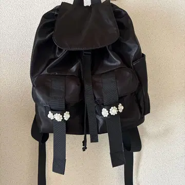 펄 장식의 블랙 백팩 댄스 위드 비쥬