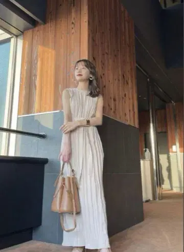 l'or 로르 Belted Pleats Dress