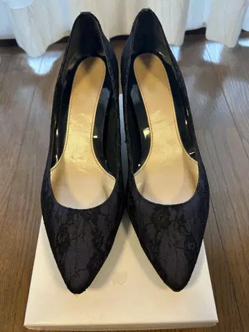 새상품급 velikoko 베리코코 펌프스 25.5cm 레이스 네이비