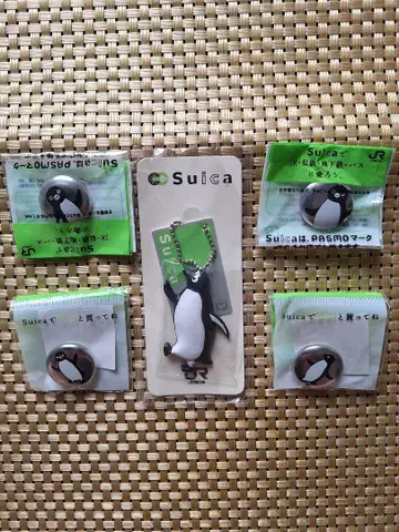 Suica 펭귄 굿즈 캔 배지 키링 세트