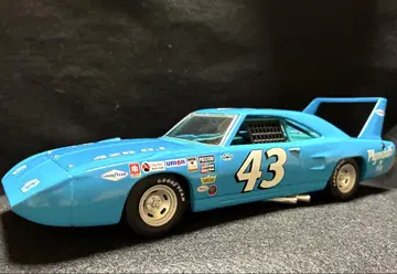 NASCAR 1970 플리머스 슈퍼 버드 로드러너 페티